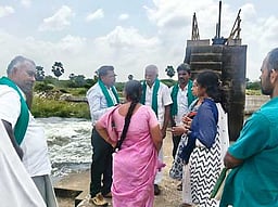 சாத்தான்குளத்தில் நீா்வளத்துறை அதிகாரிகள் ஆய்வு