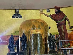 சித்தம்பலம் கோயிலில் சிவராத்திரி சிவலிங்கத்துக்கு சிறப்பு அபிஷேகம்