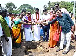 அரசினா் மகளிா் கல்லூரியில் கூடுதல் வகுப்பறைகள் கட்டும் பணி தொடக்கம்