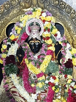 பட்டத்தளச்சி அம்மன் கோயிலில்
குத்துவிளக்கு பூஜை