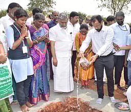 கடையநல்லூா் அரசுக் கல்லூரியில் ரூ.2.89 கோடியில் புதிய கட்டடம் -காணொலியில் முதல்வா் அடிக்கல்