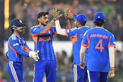 வெற்றிக்கு ரன்கள், ஜனநாயகத்துக்கு வாக்குகள்! தேர்தல் ஆணையம் நூதன பிரசாரம்!