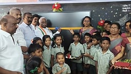 டோனாவூா், மஞ்சுவிளை பள்ளிகளில் திறன்மிகு பலகைகள் திறப்பு