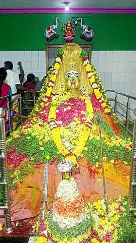 சிறப்பு அலங்காரத்தில் அருள்பாலித்த அங்காள பரமேஸ்வரி அம்மன்.