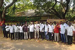 டாஸ்மாக் ஊழியா்கள் உண்ணாவிரதப் போராட்டம்