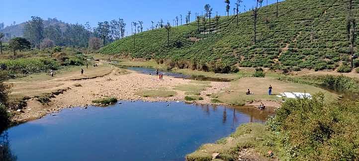 வால்பாறையில் கடும் வெயில்: சுற்றுலாப் பயணிகள் வருகை குறைவு