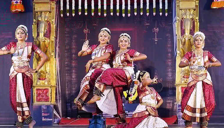 மயூர நாட்டியாஞ்சலி: லண்டன், மலேசியா, ஸ்ரீலங்கா கலைஞா்கள் பங்கேற்பு