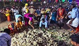 அங்காள பரமேஸ்வரி கோயிலில் மயான கொள்ளை திருவிழா