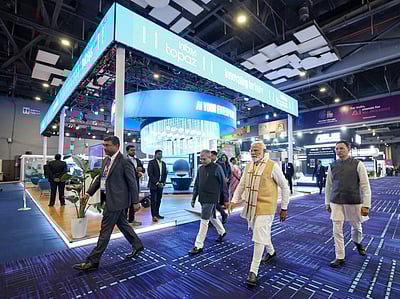 பிரான்ஸ் அதிபரை நாளை சந்திக்கிறார் பிரதமர் மோடி!