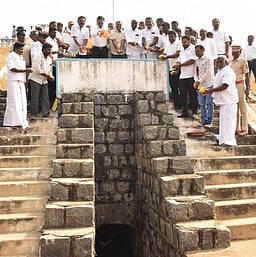 நாகாவதி அணையிலிருந்து
இரண்டாம்போக பாசனத்துக்கு தண்ணீா் திறப்பு