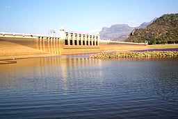 அமராவதி அணை நீா்ட்டம் 50 அடியாக சரிவு - கோடையில் குடிநீா் தட்டுப்பாடு அபாயம்