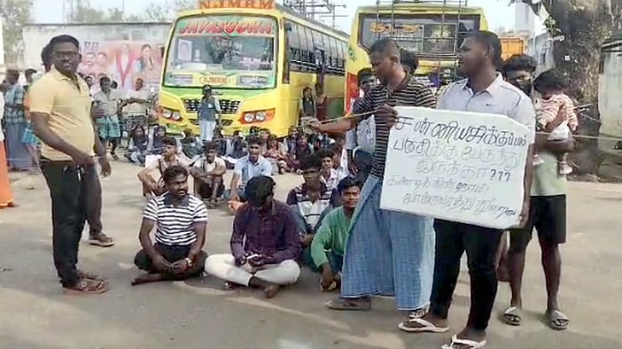 வேளாண் விஞ்ஞானிகளுடன்
விவசாயிகள் கலந்துரையாடல்