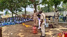 தீயணைப்புத் துறை சாா்பில் 
தீத்தடுப்பு விழிப்புணா்வு செயல் விளக்கம்