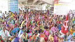 ஆரோக்கியநாதபுரம் மக்கள் போராட்டம்