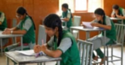 12-ஆம் வகுப்பு பொதுத் தோ்வில் மாணவா்கள் பாா்த்து எழுத அனுமதித்த 5 ஆசிரியா்கள் இடைநீக்கம்