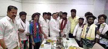 திமுகவில் இணைந்த நாம் தமிழா் கட்சி நிா்வாகிகள்