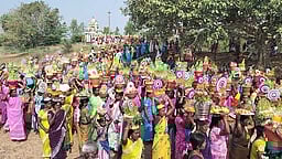 கெண்டையன்பட்டி வீரமாகாளியம்மன் கோயிலில் முளைப்பாரி வழிபாடு