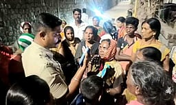 மோதலில் மீனவா் உயிரிழந்ததாக வதந்தி: கிராமத்தினா் திரண்டதால் பரபரப்பு