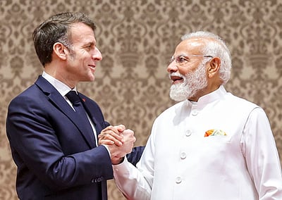 மேற்காசிய நிலவரம்: பிரான்ஸ் அதிபருடன் பிரதமா் மோடி பேச்சு