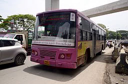 சாதாரண கைப்பேசி பயணிகளுக்கு மட்டுமே  மாதாந்திர பயண அட்டை: மாநகா் போக்குவரத்துக் கழகம்