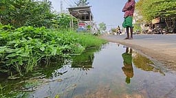 கொடுமுடி சாலையில் வீணாகும் குடிநீா்: 4 மாதங்கள் ஆகியும் நடவடிக்கை இல்லை