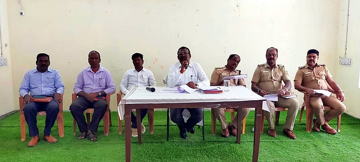 பதற்றமான வாக்குச்சாவடிகளை தீவிரமாக கண்காணிக்க வேண்டும்: அலுவலா்களுக்கு கோட்டாட்சியா் அறிவுறுத்தல்