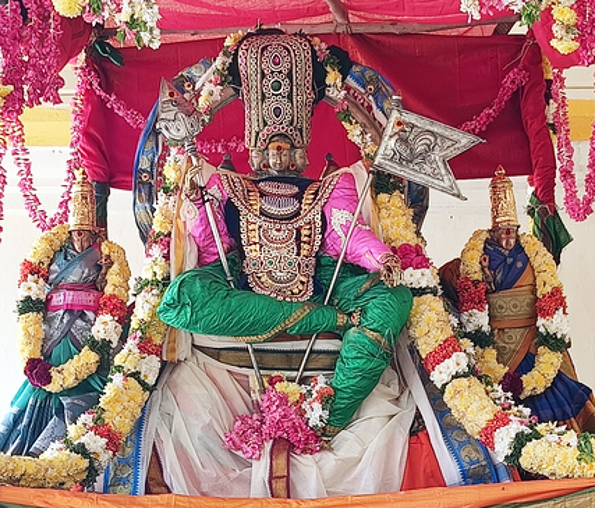 இளையனாா் வேலூா் முருகன் கோயிலில் லட்சாா்ச்சனை