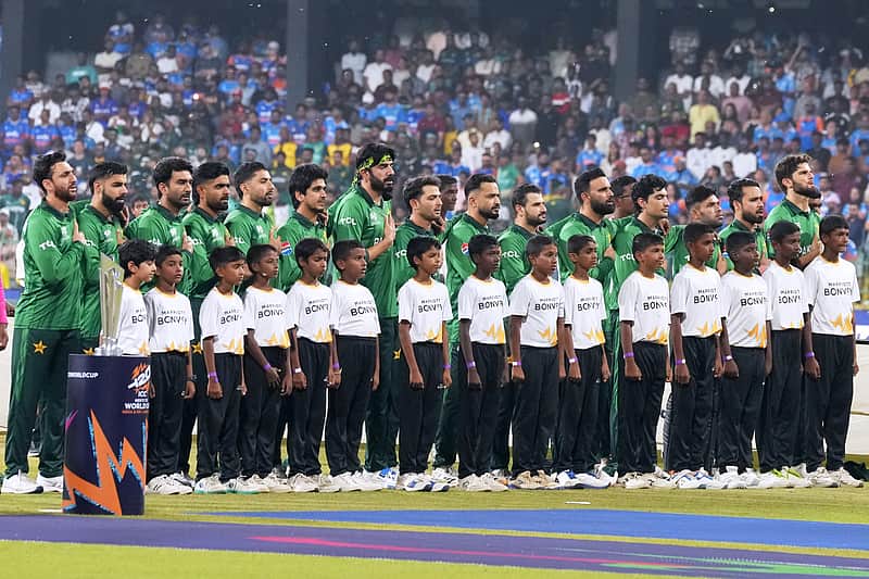பாகிஸ்தான் அணியினர்....