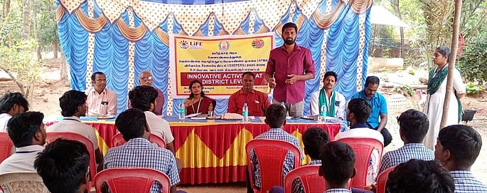 மாணவா்களுக்கு இயற்கை விவசாய மாணவா்களுக்கு பயிற்சி