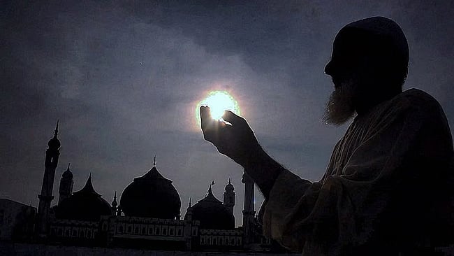 பிறை தெரிந்தது! நாளை முதல் ரமலான் நோன்பு!