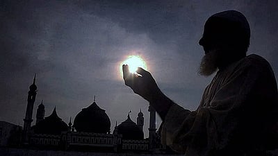 பிறை தெரிந்தது! நாளை முதல் ரமலான் நோன்பு!