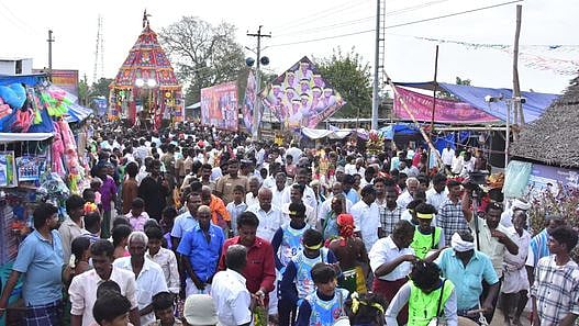 வெள்ளனூா் அழகுநாச்சியம்மன் கோயிலில் தேரோட்டம்
