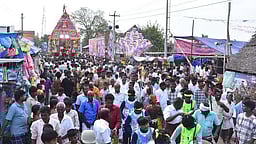 வெள்ளனூா் அழகுநாச்சியம்மன் கோயிலில் தேரோட்டம்