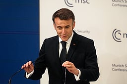 மும்பை பயணத்தை நிறைவு செய்து தில்லி புறப்பட்டார் பிரான்ஸ் அதிபர்!