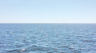 இது தெரியுமா? கடலின் நிறம்  நீலமாக இருக்கிறதே ஏன்?