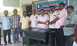 சாலையோர நிழல்குடைகளை பராமரிக்க வலியுறுத்தல்