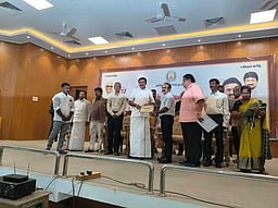 பேராவூரணி மருத்துவா் எழுதிய நூலுக்கு தமிழக அரசின் விருது