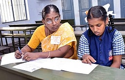 மாற்றுத்திறனாளி மாணவா்களுக்கு 
எளிமைப்படுத்தப்பட்ட வினாத்தாள்