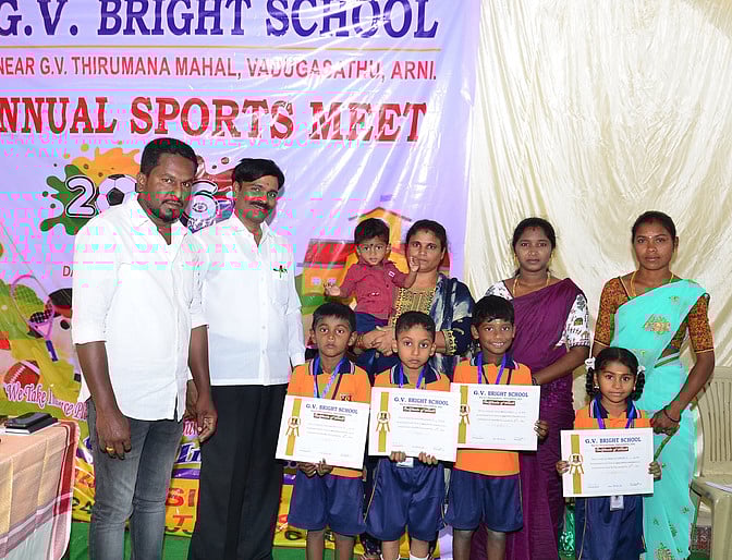 பள்ளியில் விளையாட்டுப் போட்டி பரிசளிப்பு விழா