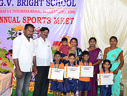 பள்ளியில் விளையாட்டுப் போட்டி பரிசளிப்பு விழா