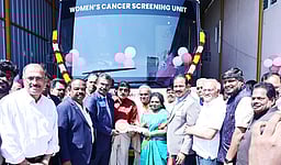 ரூ.1.60 கோடியில் மாா்பகப் புற்றுநோய் கண்டறியும் நவீன பேருந்து: தமிழிசை செளந்தரராஜன் இயக்கி வைத்தாா்