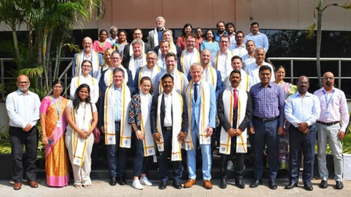 சென்னை துறைமுகத்தில்
ஜொ்மனி ஹாம்பா்க்
துறைமுகக் குழுவினா்