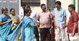 பெரம்பலூா் ஒழுங்குமுறை விற்பனை கூடத்தில் ஆட்சியா் ஆய்வு