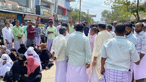 அடிப்படை வசதி கோரி சாலை மறியல்