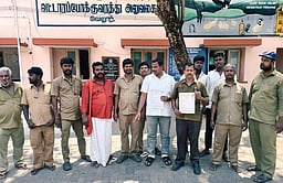 ஆன்லைன் வாடகை வாகனங்களை தடை செய்யக்கோரி ஆட்டோ ஓட்டுநா்கள் மனு