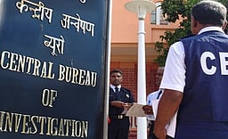 கரூா் கூட்ட நெரிசலால் பாதிக்கப்பட்டவா்களை
சம்பவஇடத்துக்கு அழைத்துச் சென்று விசாரணை