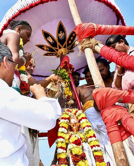 வடக்குப்பட்டு சுந்தர வரதராஜப் பெருமாள் கோயில் கும்பாபிஷேகம்