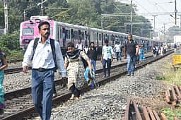 ஏப். 16 முதல் சென்ட்ரல் - அரக்கோணம் புறநகா் ரயில்கள் திருவாலங்காடுடன் நிறுத்தம்