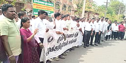 கும்பகோணத்தை மாவட்டமாக அறிவிக்கக் கோரி ஆா்ப்பாட்டம்