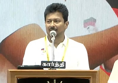 குழந்தைகளுக்கு தமிழ் பெயா் சூட்ட வேண்டும் : உதயநிதி ஸ்டாலின்